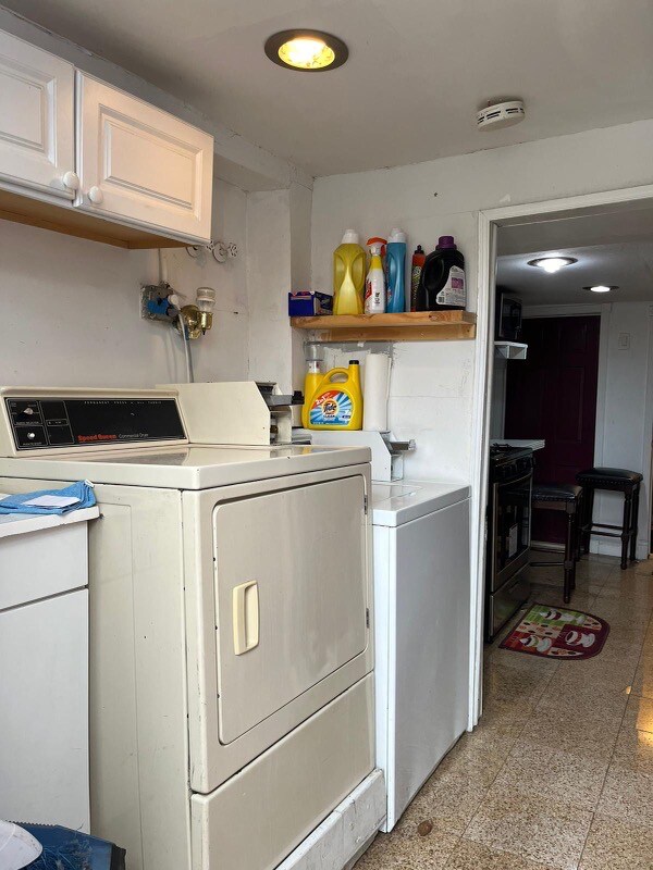 Foto del edificio - 48-48 63rd St