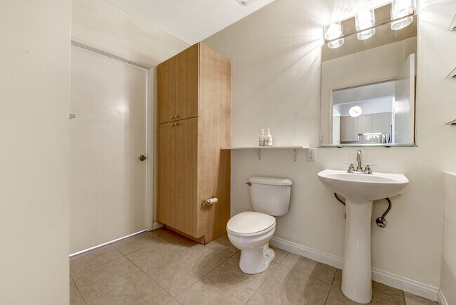 Building Photo - 488 E Ocean Blvd