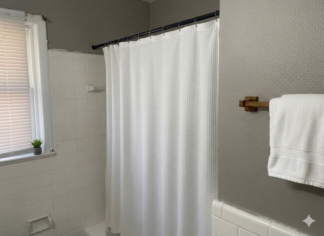 Foto del edificio - 329 Richmond Dr