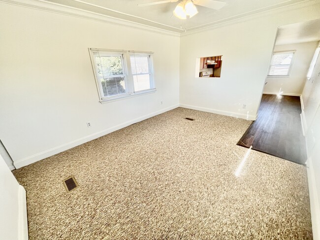 Sala de estar - 27 Pleasant Ct