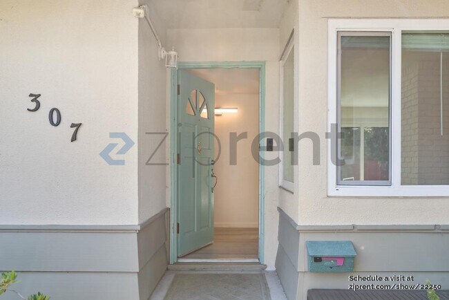 Building Photo - Unit