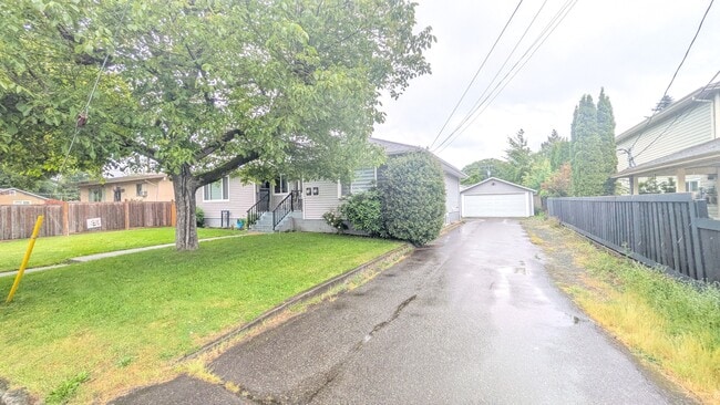 Building Photo - 9766 Feniak St