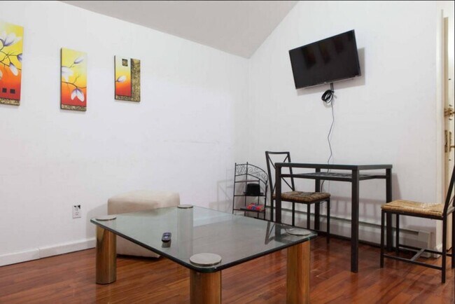 Foto del edificio - 30-47-47 82nd St