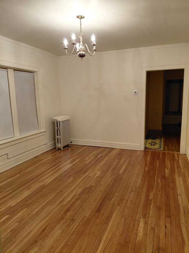 Comedor - 7925 S Eberhart Ave