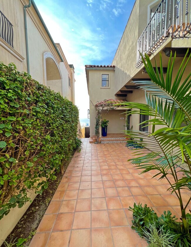 Foto del edificio - Ocean Front 2 bed, 2 bath top floor unit