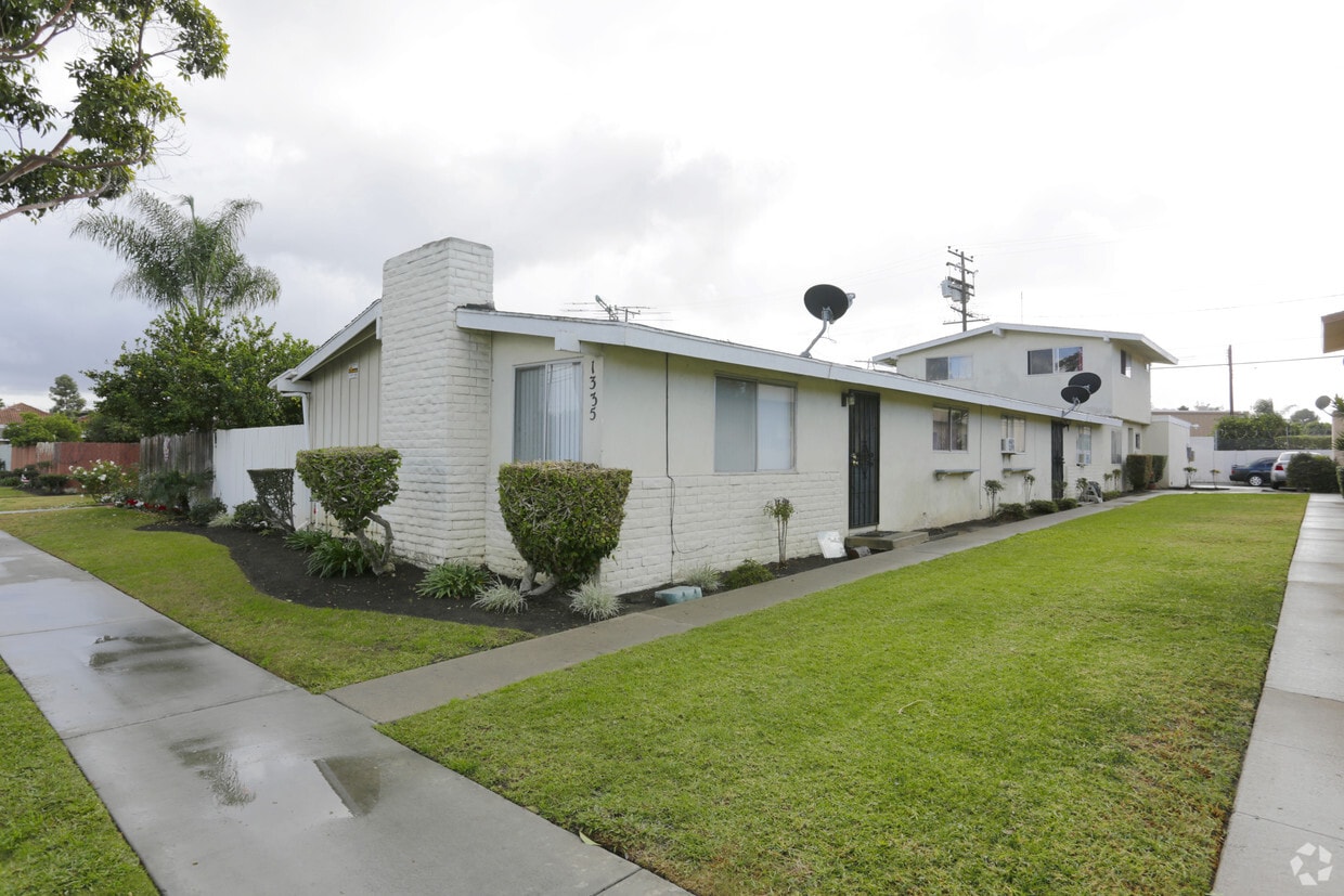 1335 Baker St, Costa Mesa, CA 92626 Apartments in Costa Mesa, CA