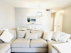 Building Photo - 7284 Regency Square Ct