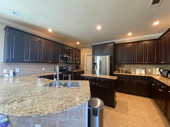 Building Photo - 612 Killarney