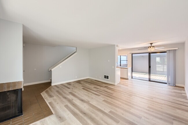 Open floor plan - 8722 Villa La Jolla Dr