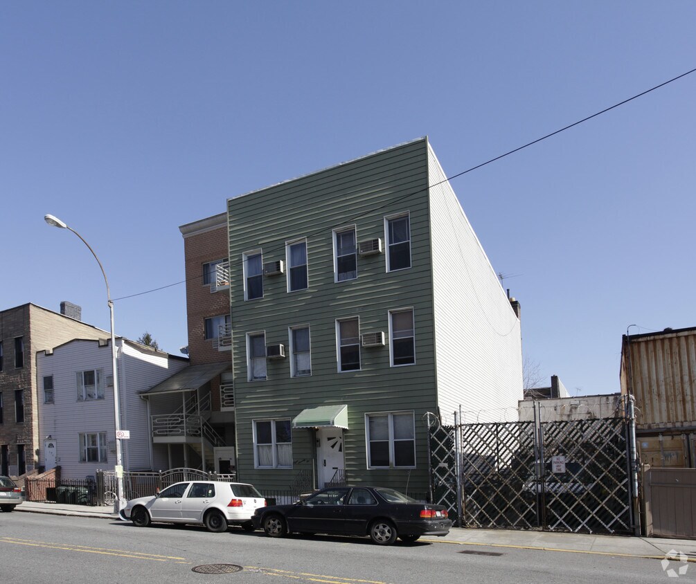 Foto principal - 872 Lorimer St