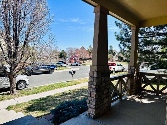Building Photo - Gorgeous Reunion Home Features 4 Beds/2.5 Baths and Large Backyard. Close to Shopping, Dining and...