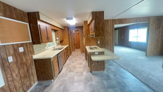 Building Photo - 829 W Harbeck Rd