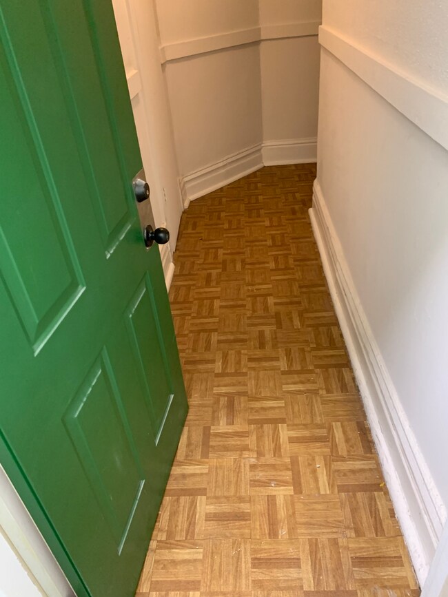 Cuarto de servicio, armario de Harry Potter - 3314 W Monroe St