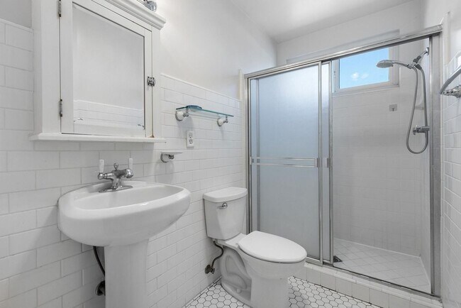 Foto del edificio - 2033 E 3rd St