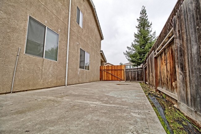 Building Photo - 677 Sagewood Ln