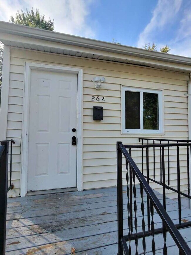 Foto del edificio - Spacious and Comfortable Living on Buddie Avenue