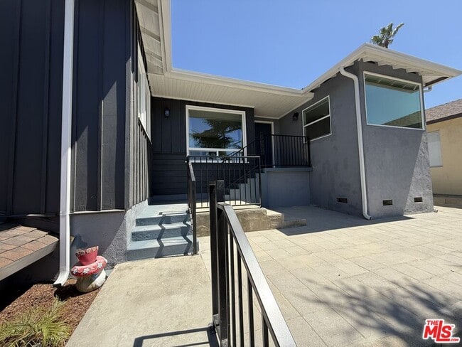 Building Photo - 3035 Highridge Rd