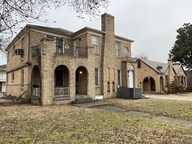 Building Photo - "Charming 2-Bedroom unit in Prime Oklahoma...
