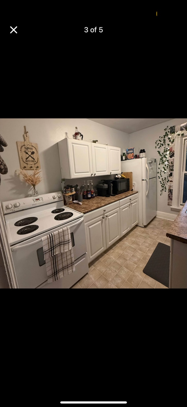 Building Photo - 297 Park St N