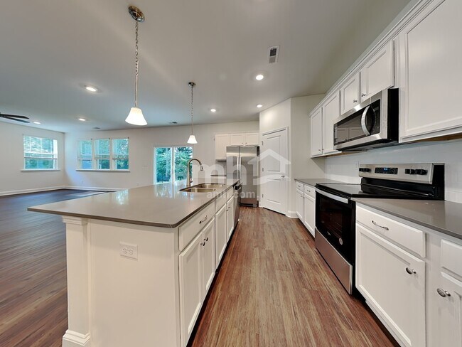 Foto del edificio - 638 Rivermist Drive