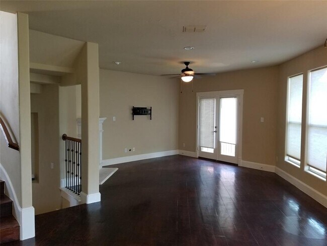 Building Photo - 2635 Villa Di Lago Dr