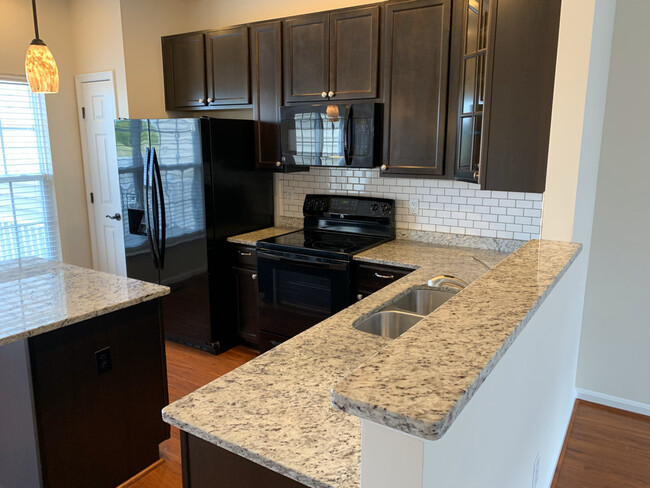 Kitchen - 10214 Osage Dr