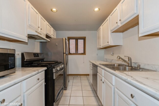 Building Photo - 557 Skokie Ave
