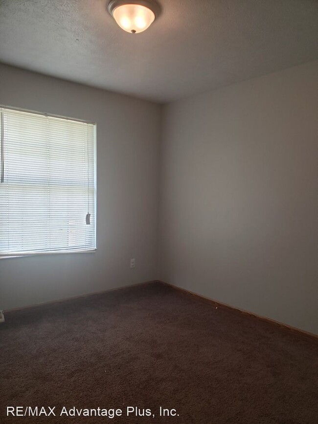 Building Photo - 3 br, 1.5 bath House - 105 Creekside Ct