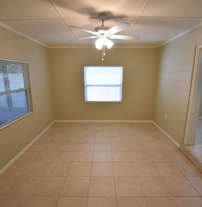 Foto del edificio - 1304 Viburnum Ln