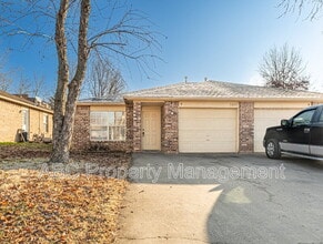 Building Photo - 5803 Samantha St