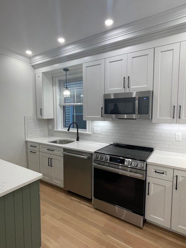 Building Photo - 170 Webster Ave