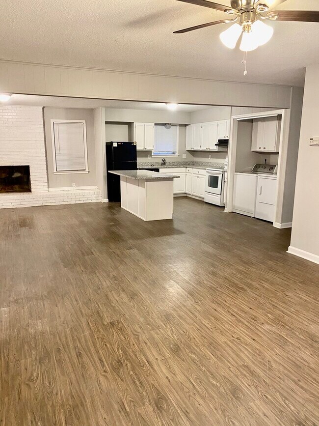 Building Photo - 6356 Mullins Station Cove