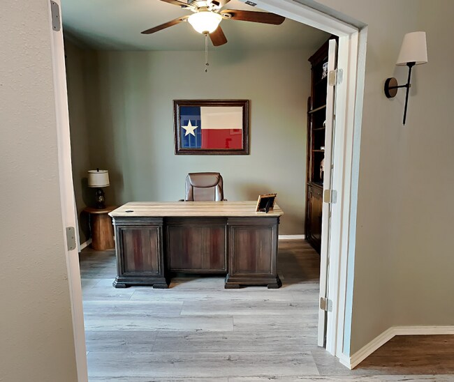 Foto del edificio - Terrific two-story home in the Twin Mills Addition! ***MOVE IN SPECIAL! $500 OFF FIRST FULL MONTH...