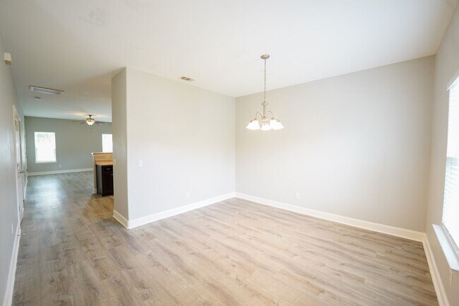 Foto del edificio - Available Now!