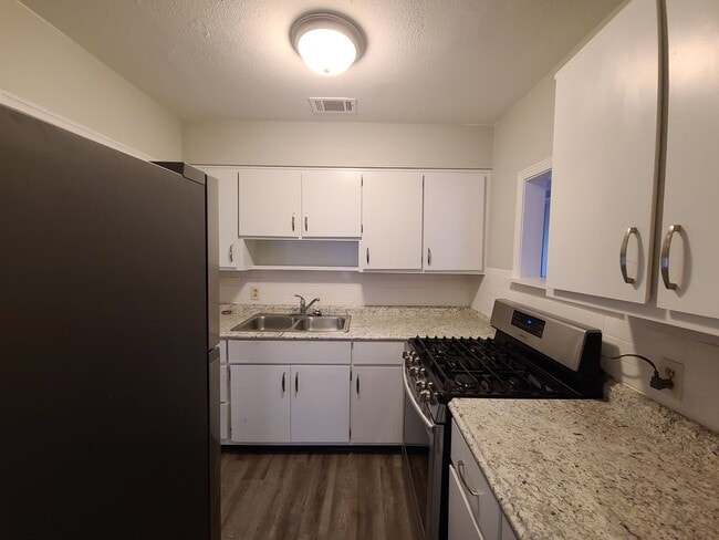 Building Photo - 2 bedroom 1 bath house w/ bonus room off Gulf Beach Hwy!