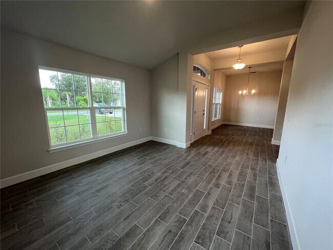 Foto del edificio - 27430 Deep Creek Blvd