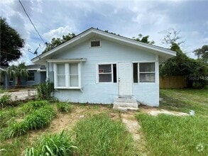 Building Photo - 2910 E Lake Ave