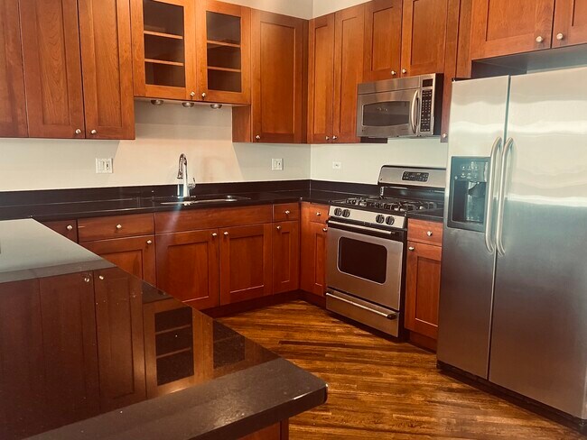 Foto del edificio - 531 N Racine Ave