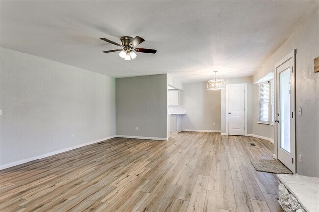 Foto del edificio - 1022 Garden Grove