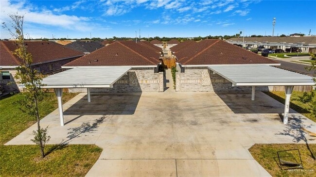 Foto del edificio - 12 Mahala Ave