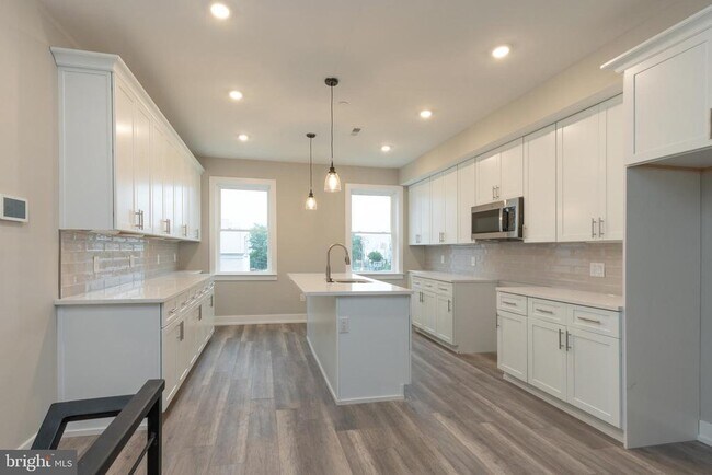 Building Photo - 139 W Huntingdon St