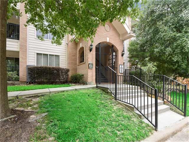 Building Photo - 8051 Bay Branch Dr