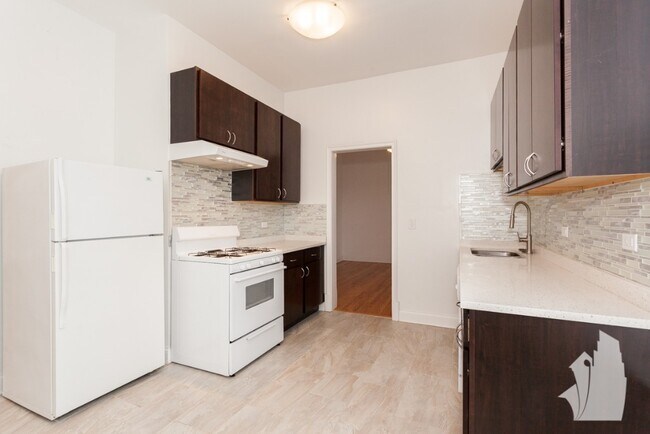 Building Photo - 1132 W Dickens Ave
