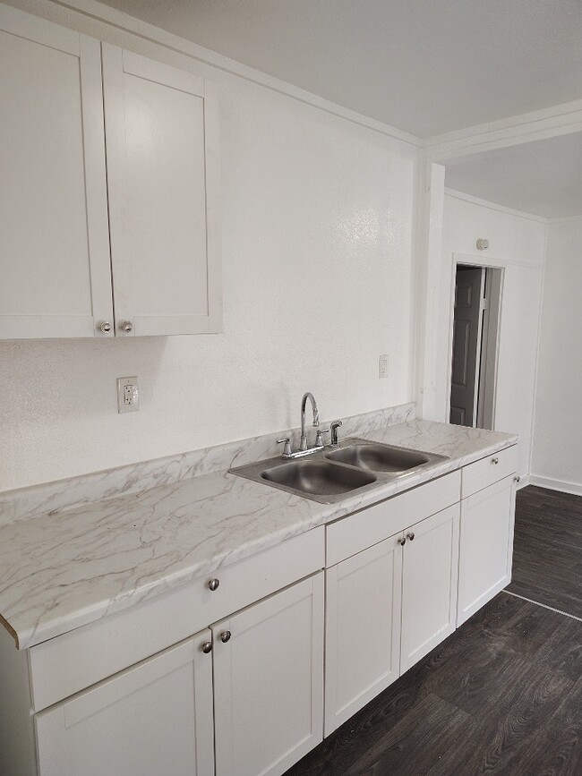 Photo - 144 Neatherwood Dr House