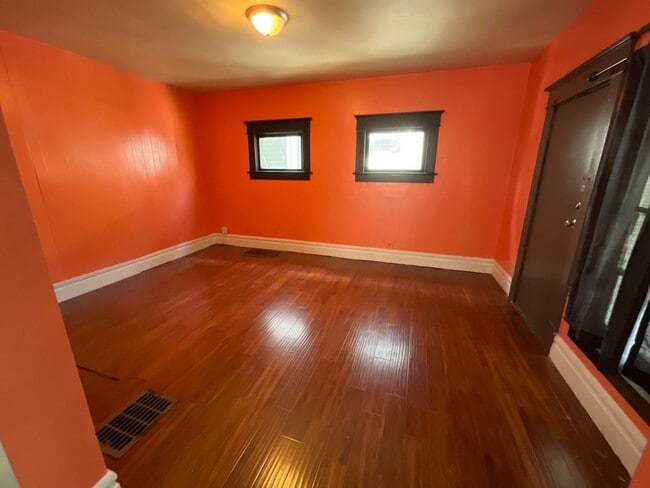 Building Photo - 3 Bedroom 1 Bathroom Single Family Home