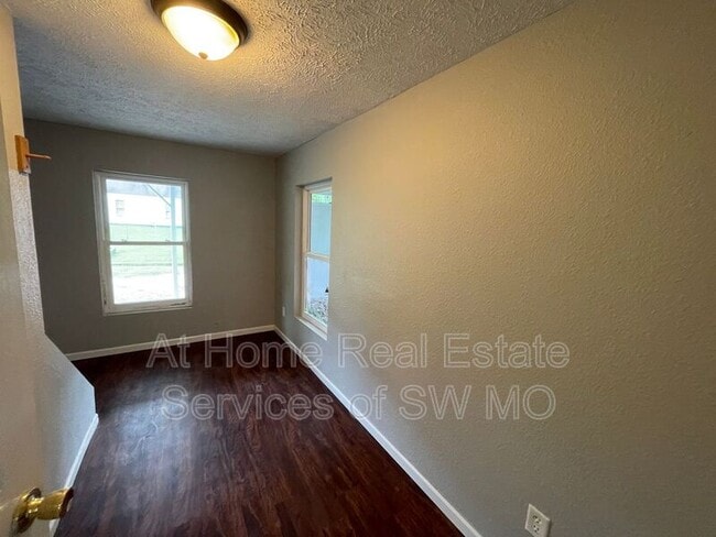 Building Photo - 629 S Glenn Ave