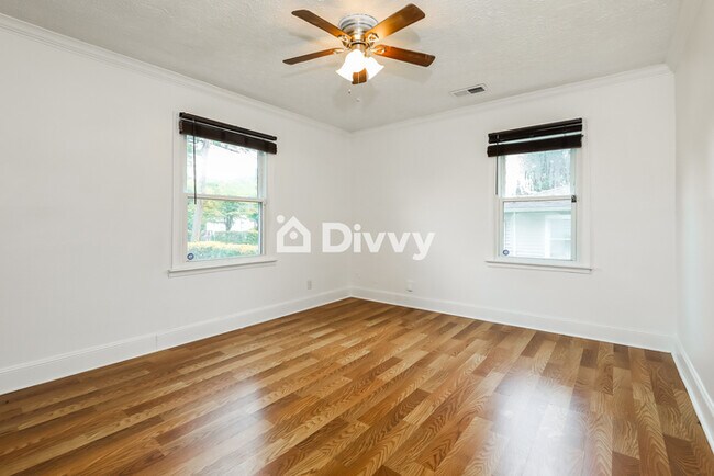 Foto del edificio - 907 Astor Ave