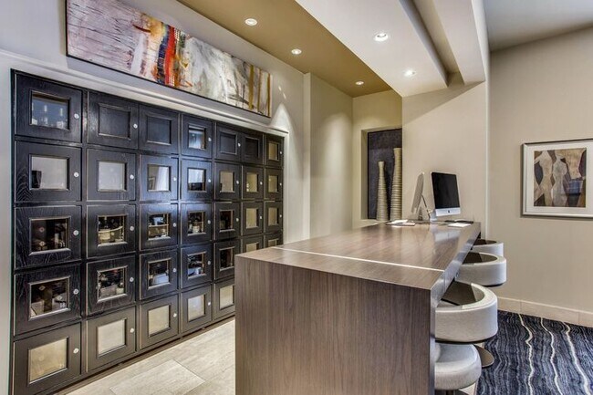 Foto del edificio - A 2 BR Apt that outshines all others