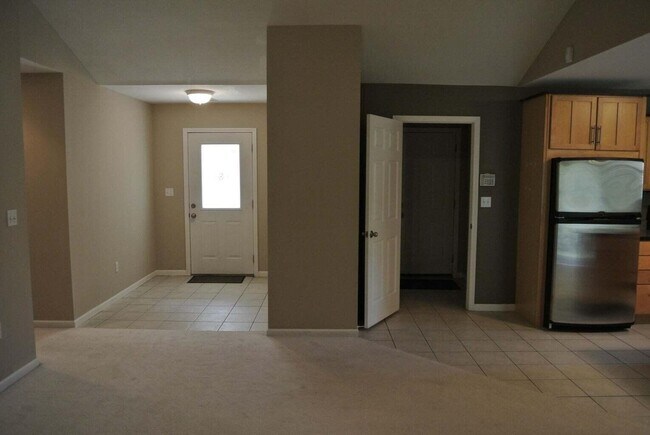Foto del edificio - 703 W Old Plank Rd