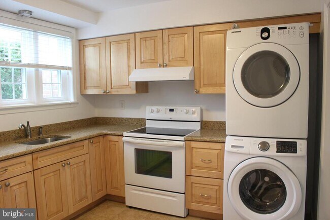 Building Photo - 56 Leeds Ct